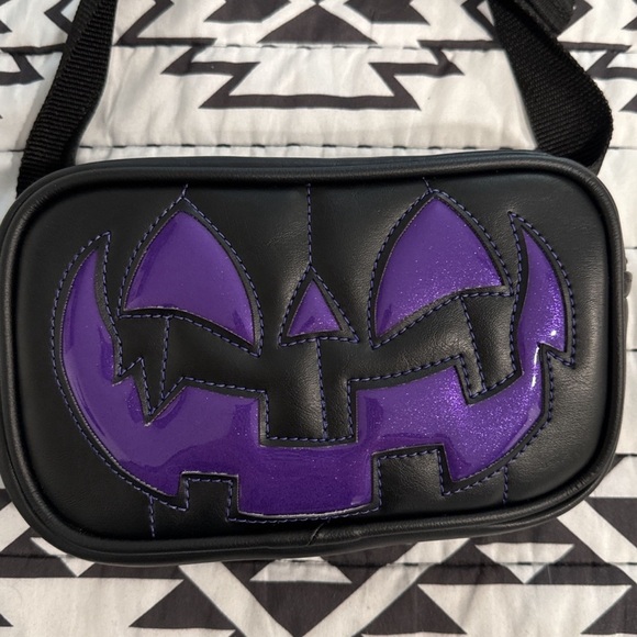 Love pain and stitches hand crafted fanny pack - Picture 2 of 4